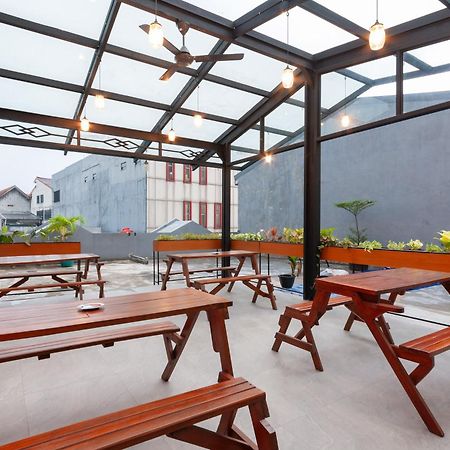 Sans Hotel Suryakencana Bogor Kültér fotó