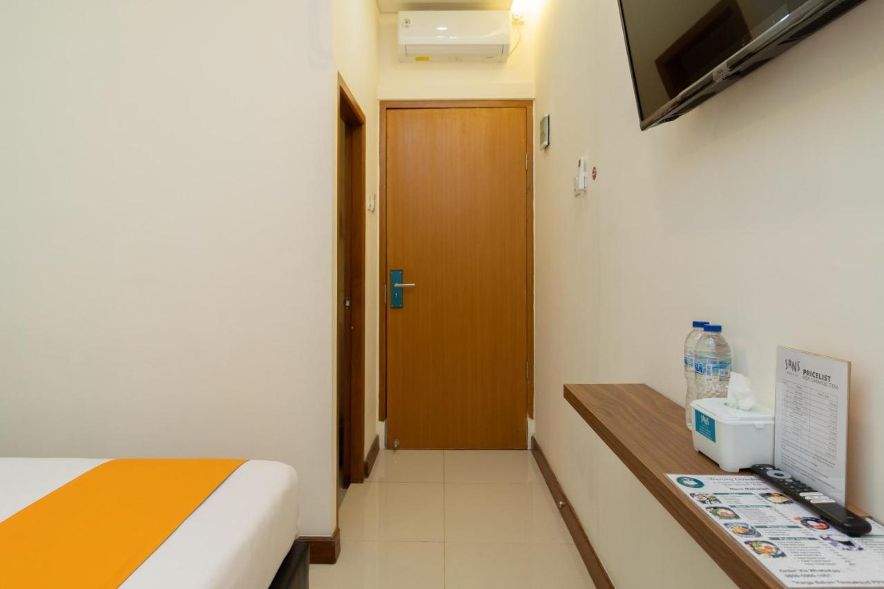 Sans Hotel Suryakencana Bogor Kültér fotó