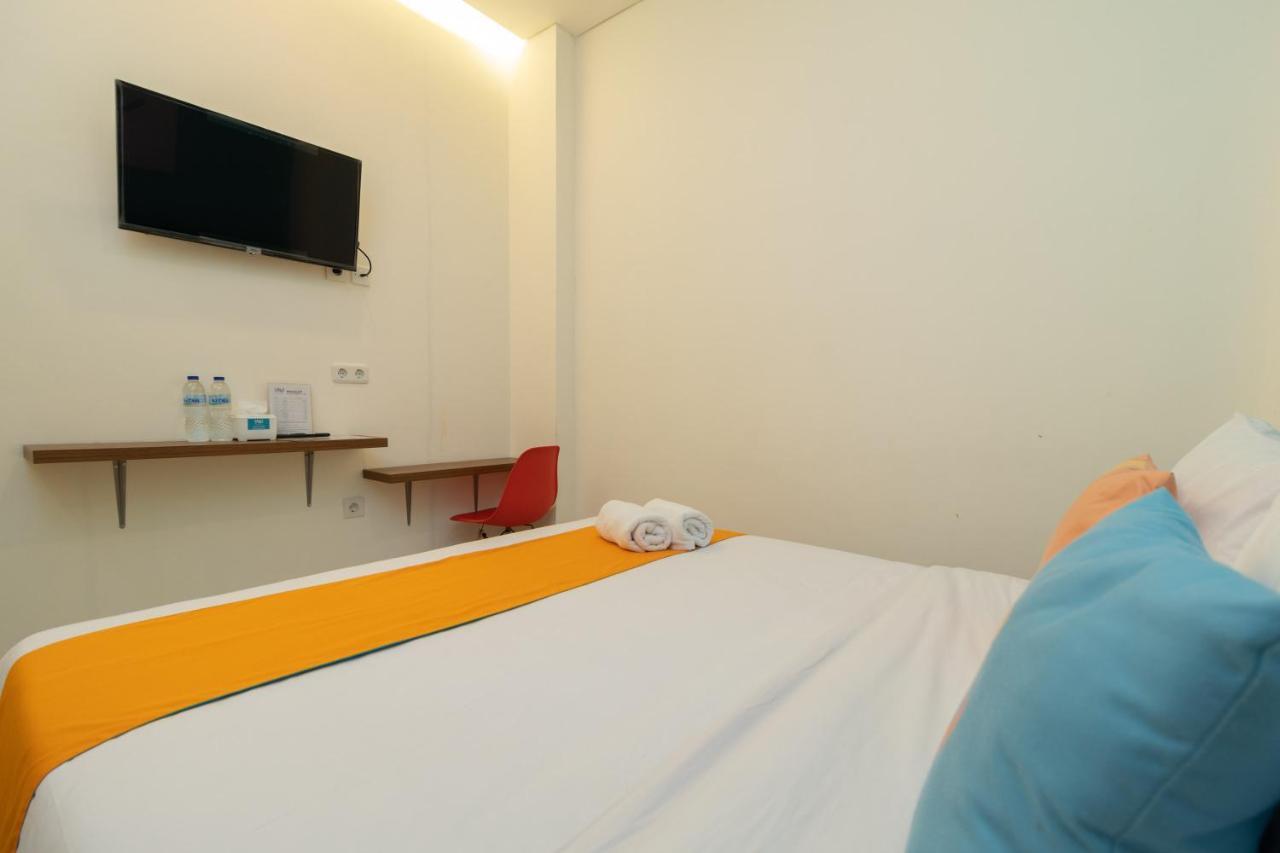Sans Hotel Suryakencana Bogor Kültér fotó