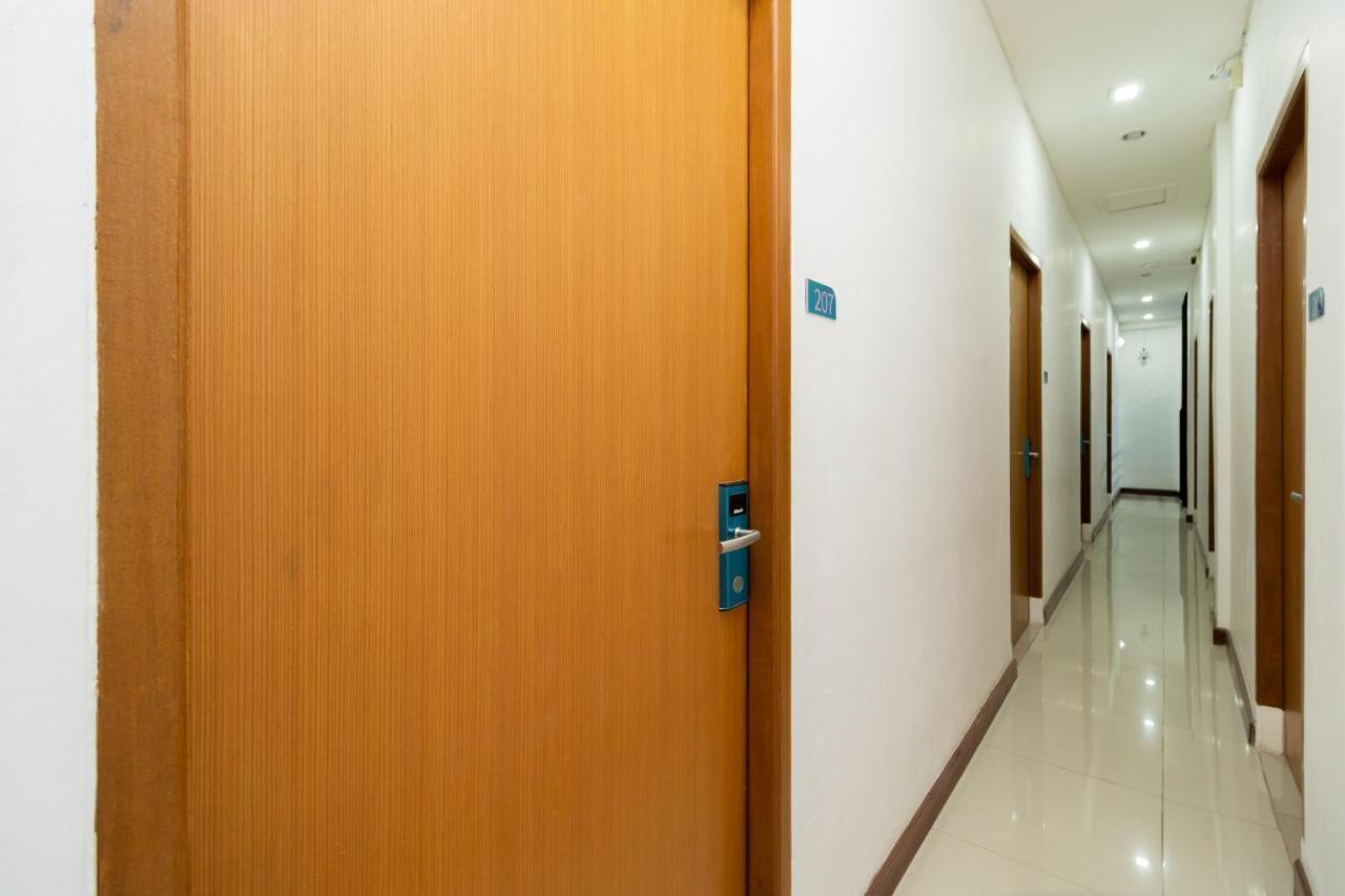 Sans Hotel Suryakencana Bogor Kültér fotó