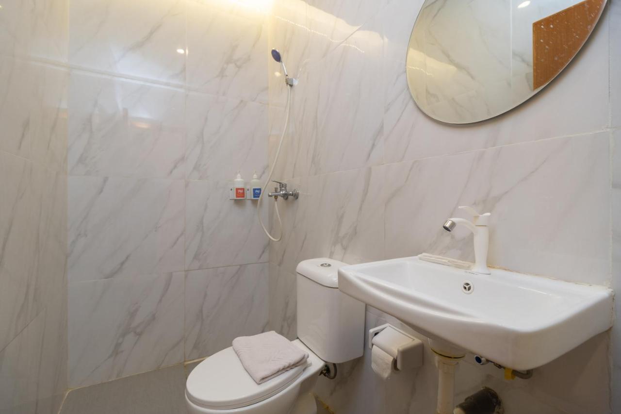 Sans Hotel Suryakencana Bogor Kültér fotó