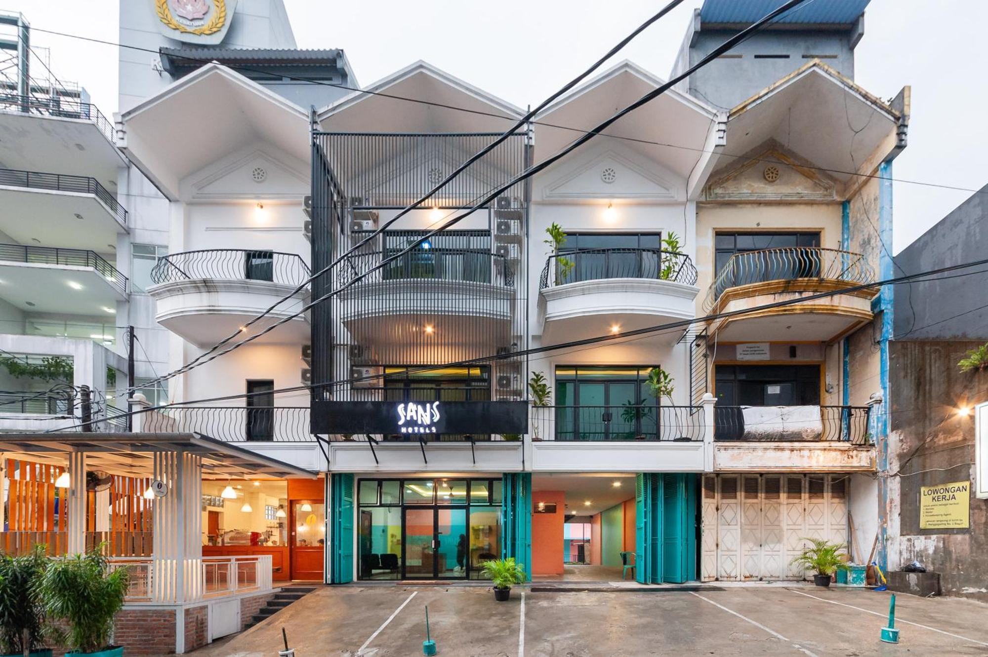 Sans Hotel Suryakencana Bogor Kültér fotó
