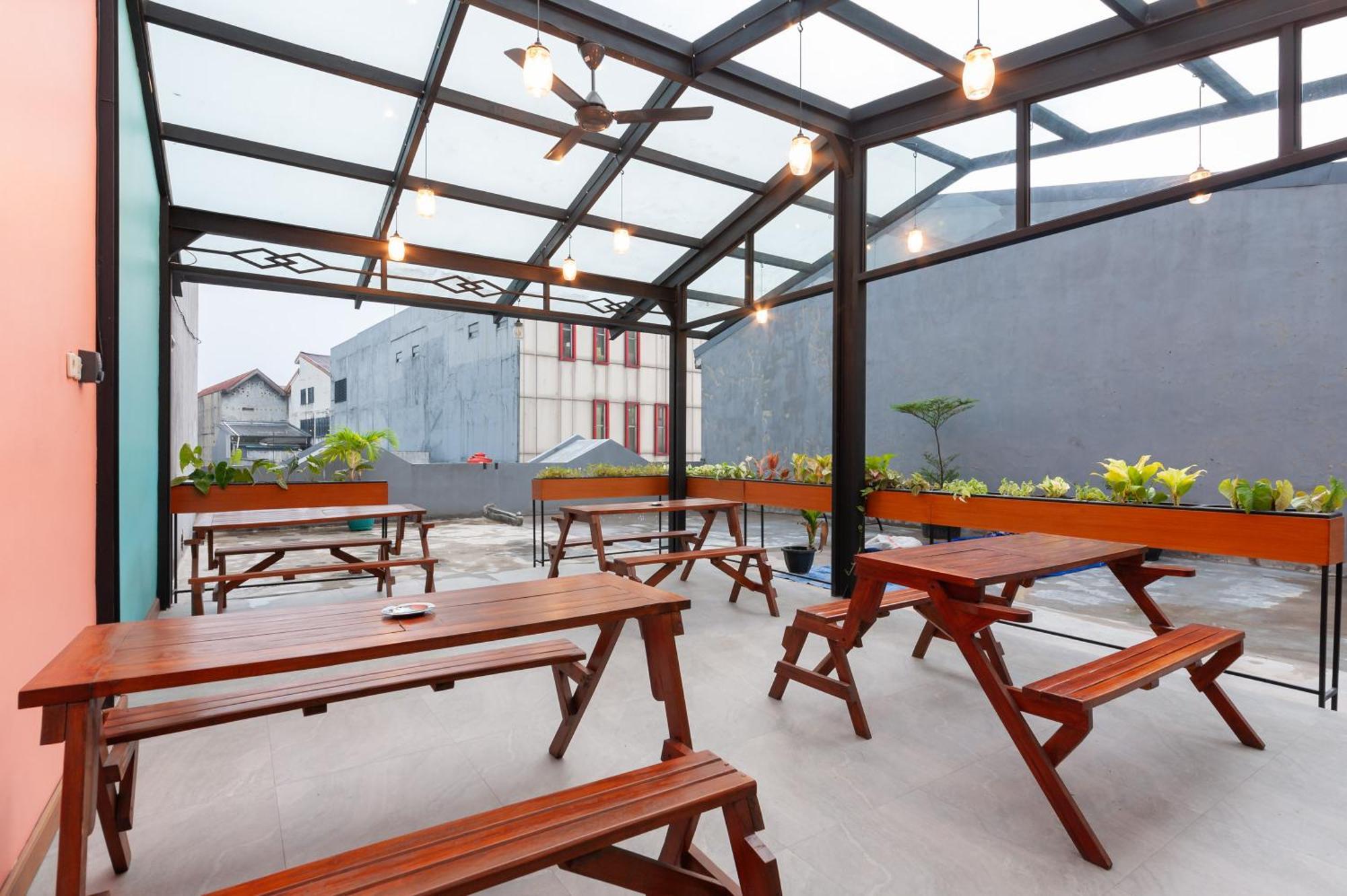 Sans Hotel Suryakencana Bogor Kültér fotó