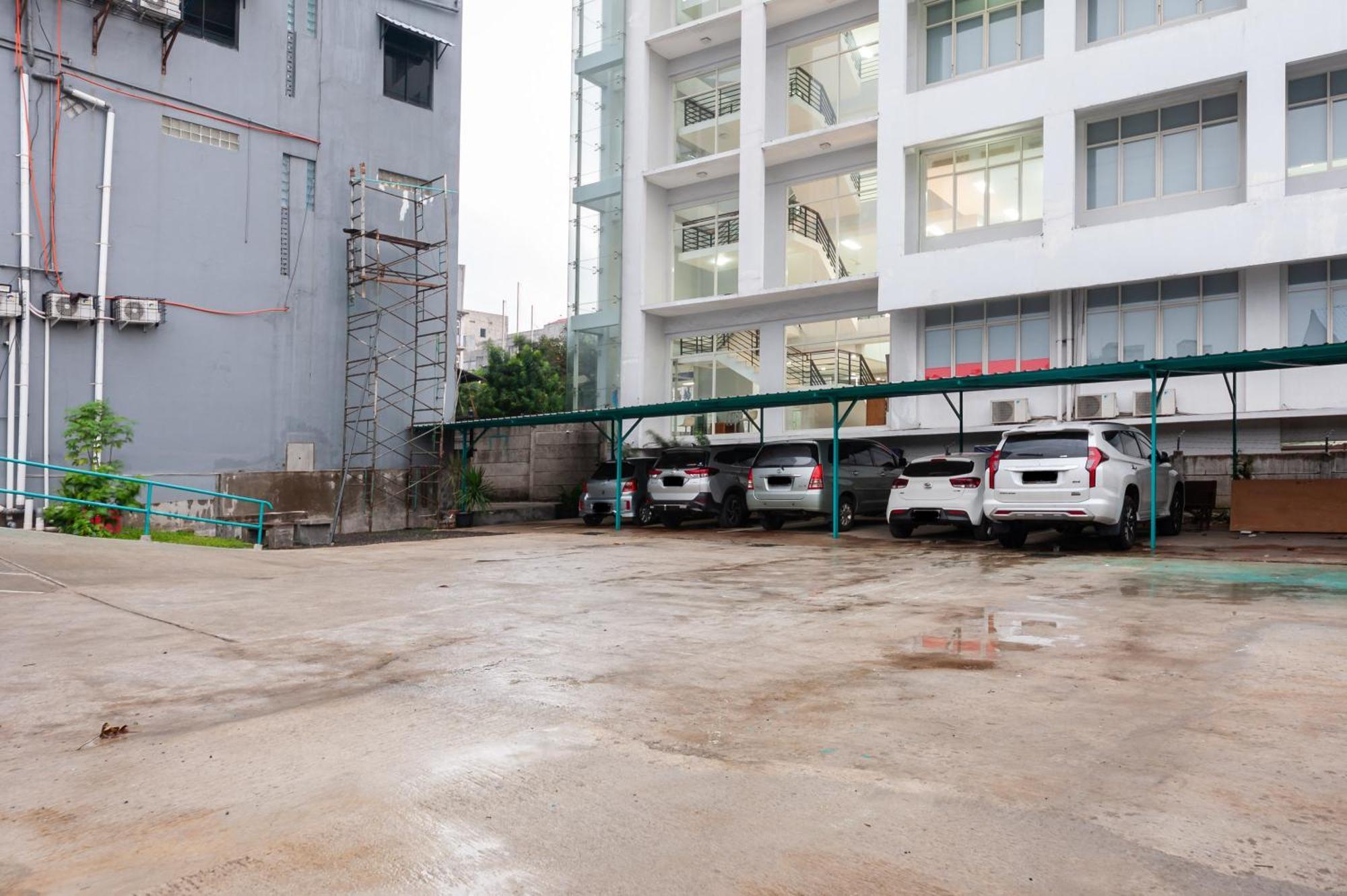 Sans Hotel Suryakencana Bogor Kültér fotó
