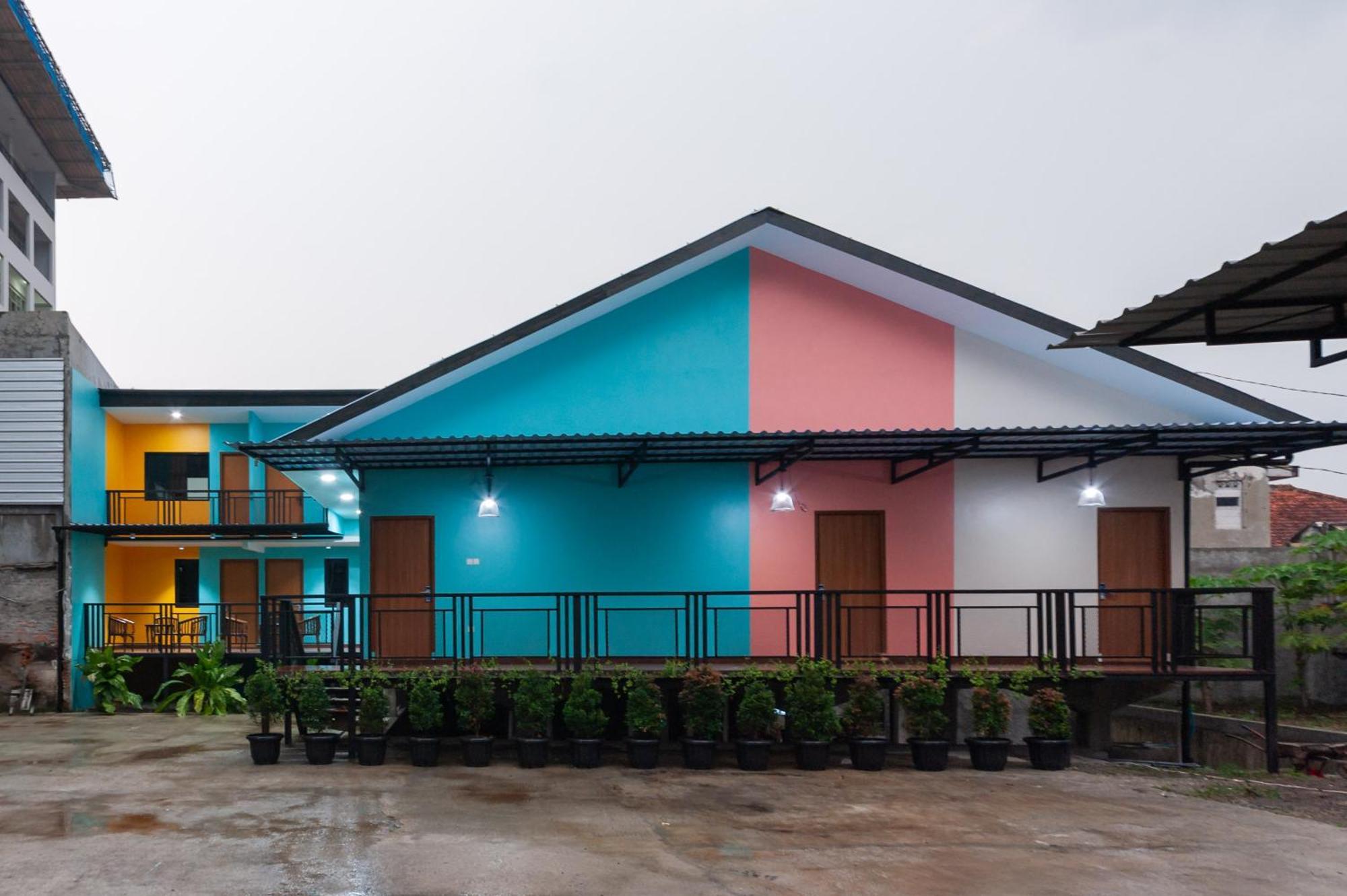 Sans Hotel Suryakencana Bogor Kültér fotó